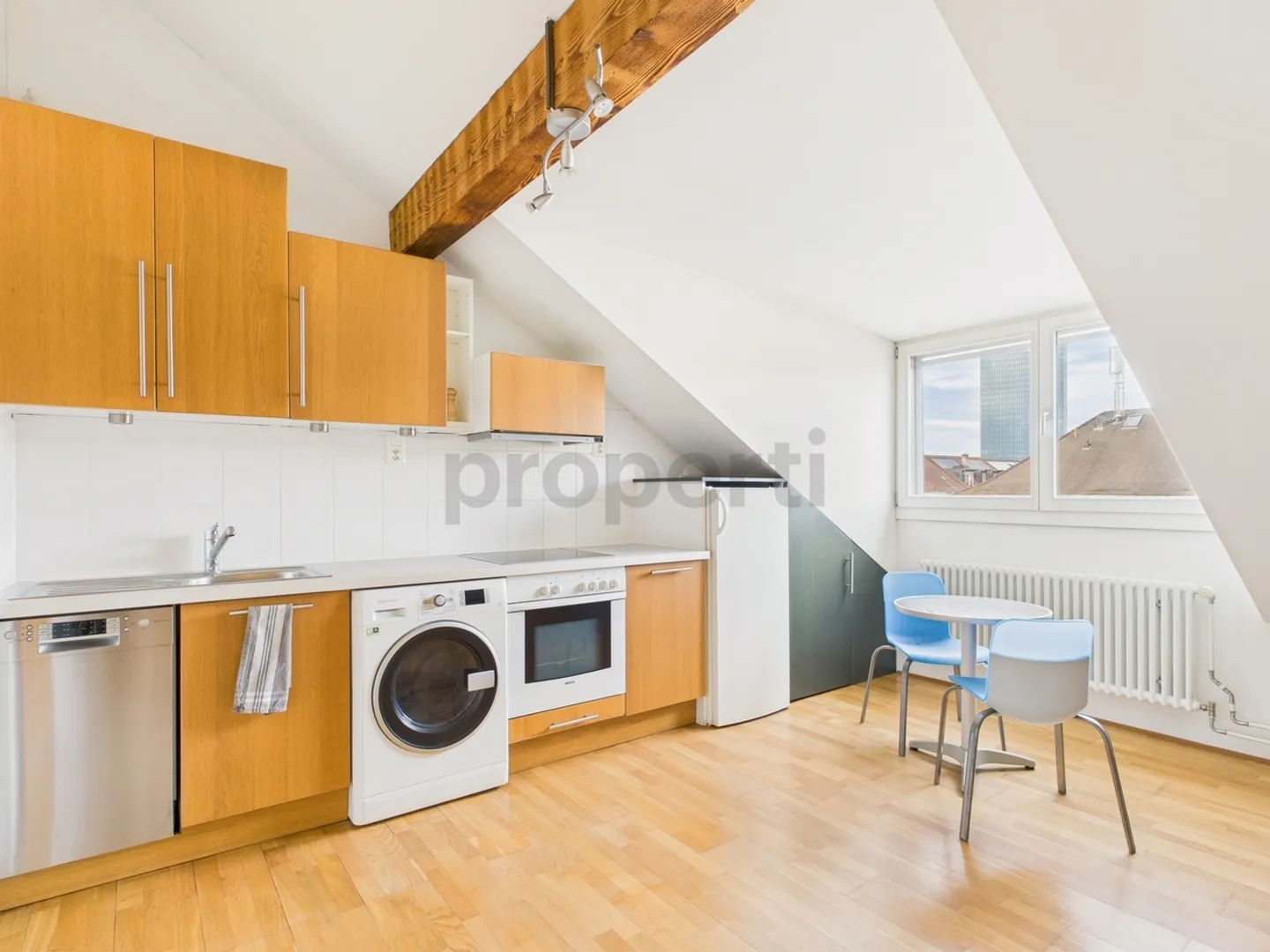 Modern 2.5-room furnished apartment in the best location in Basel - Photo 2 of 10