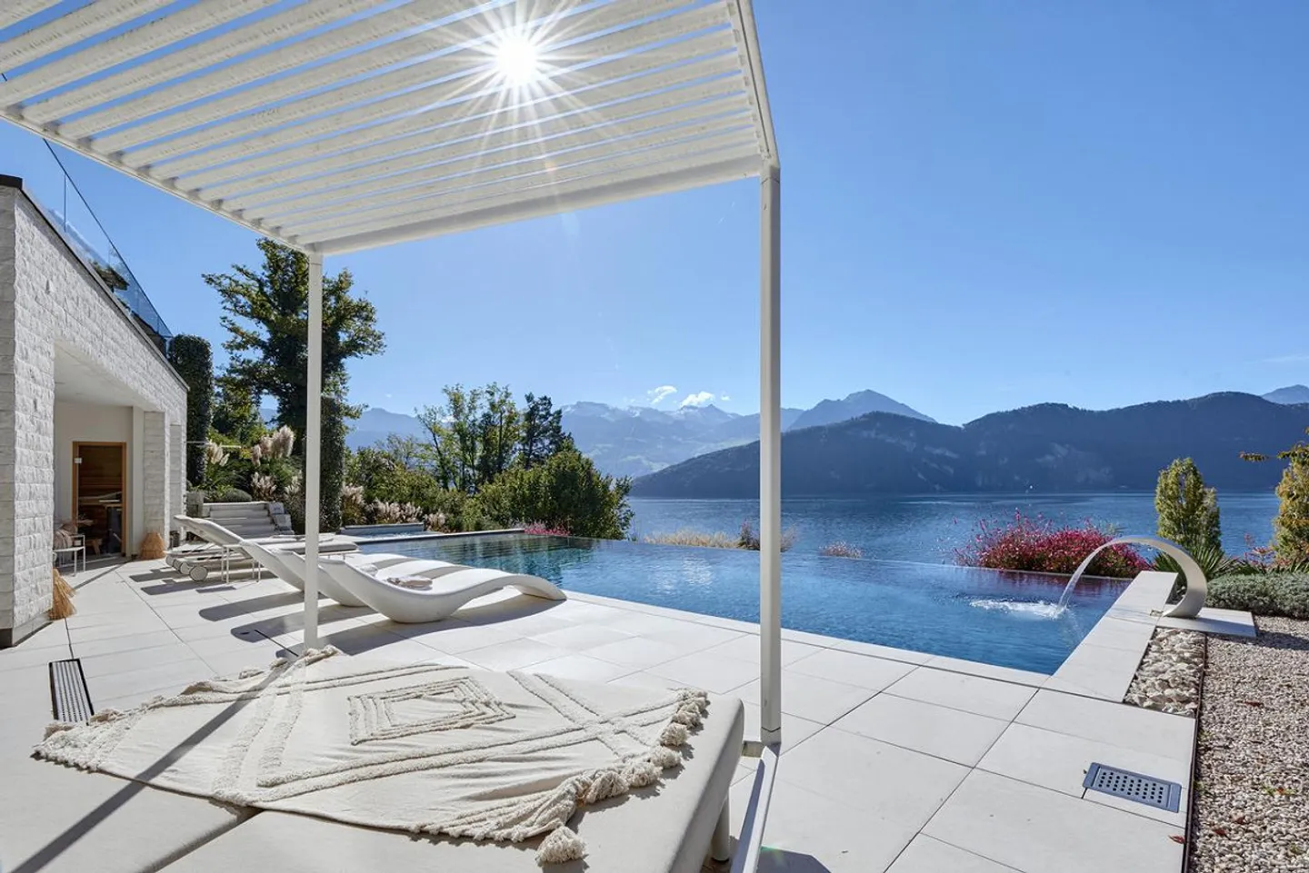 Velvet Horizon - Photo 1 of 5