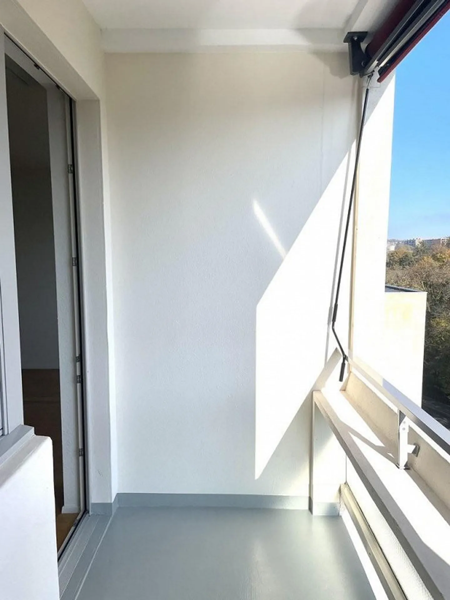 Appartement au 8ème étage dans les combles - Photo 9 sur 10