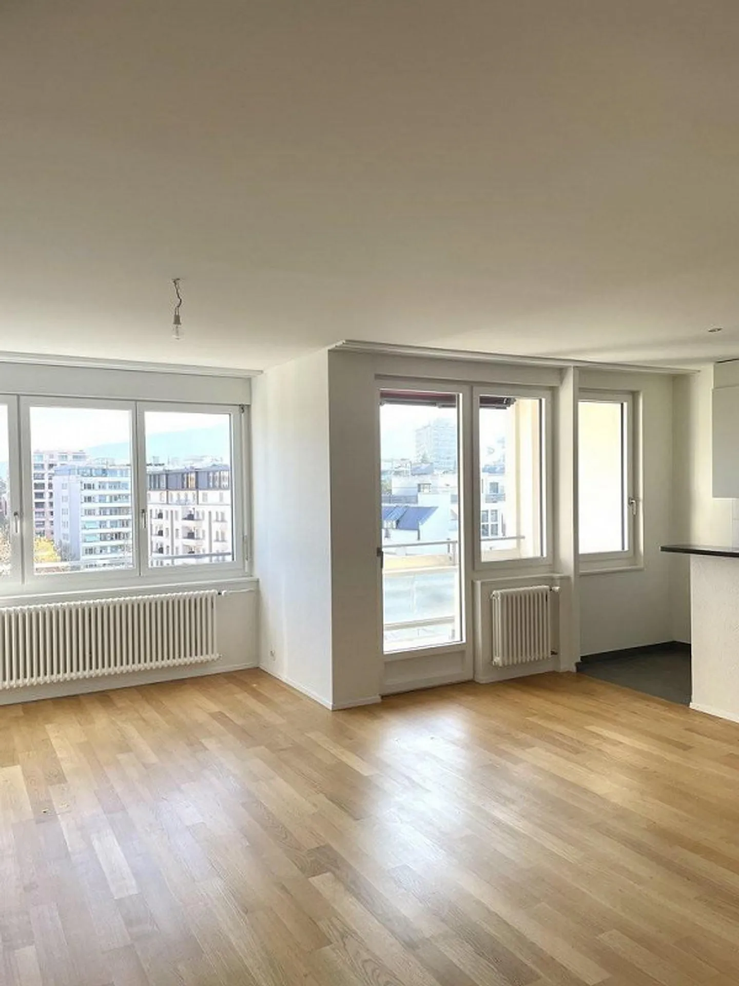 Appartement au 8ème étage dans les combles - Photo 3 sur 10