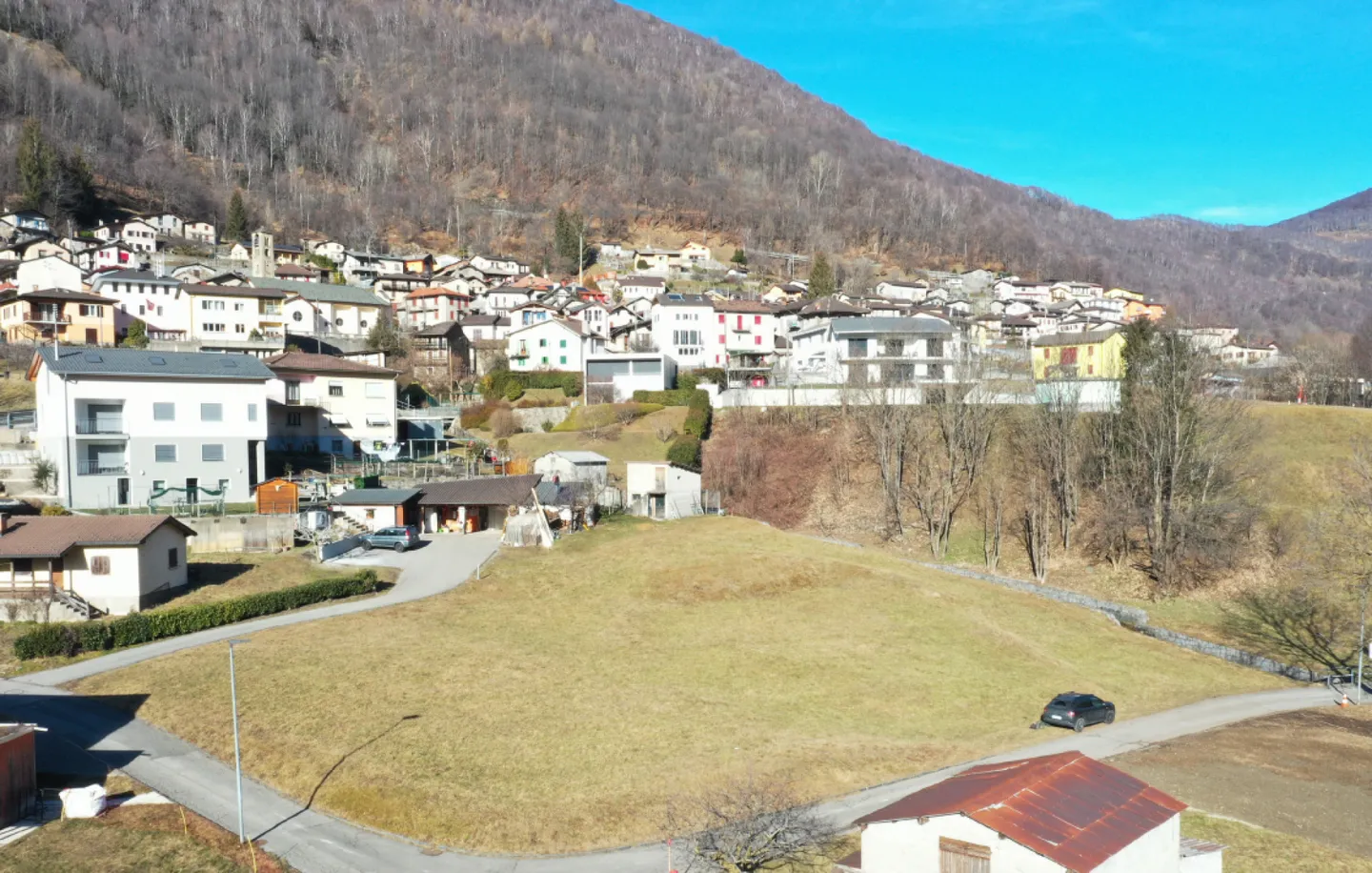 Vendita di terreno con permesso di costruzione approvato - Foto 3 di 3