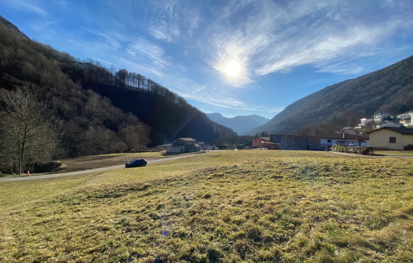 Vendita di terreno con permesso di costruzione approvato - Foto 2 di 3