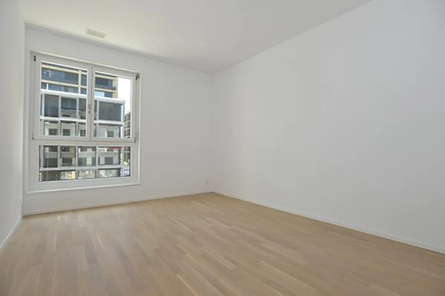 RENT WITHOUT DEPOSIT - Right in the middle instead of just being there - Photo 6 of 6