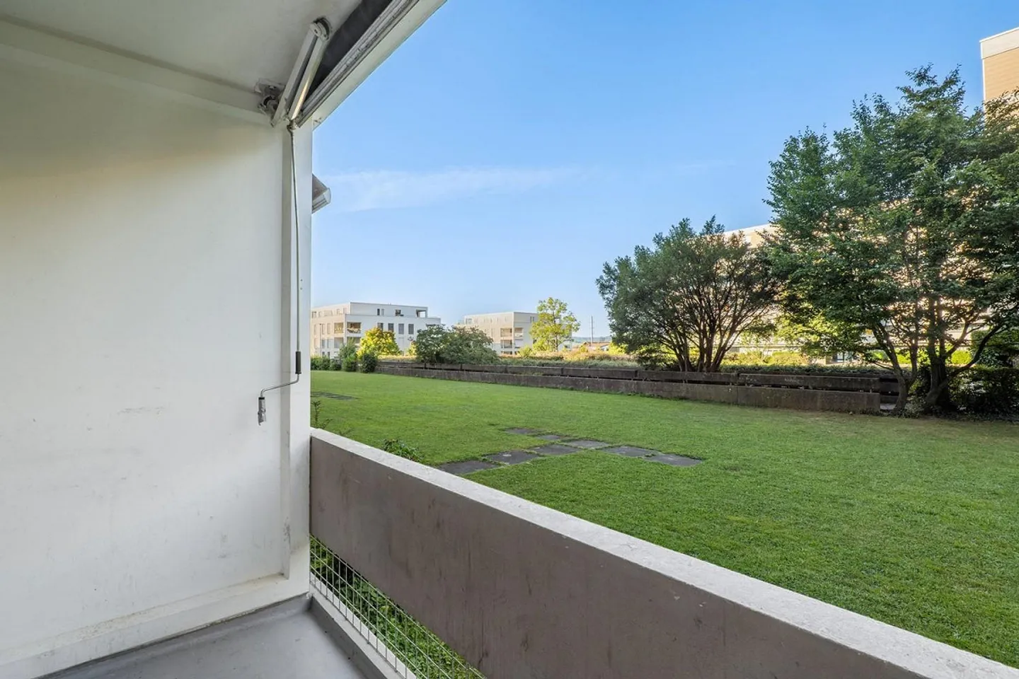 Appartement lumineux et moderne de 4,5 pièces avec belle vue à Bellach - Photo 8 sur 8