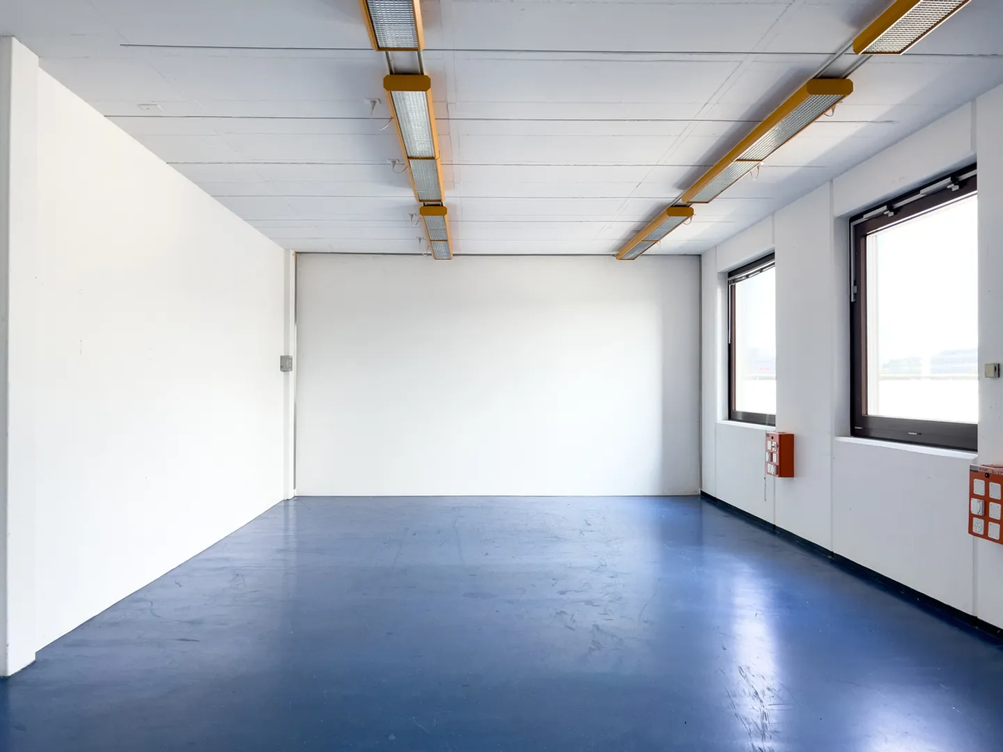 ATELIER DI 420,2 M2 NEL CUORE DELLA ZONA INDUSTRIALE DI ZIMEYSA - Foto 4 di 9
