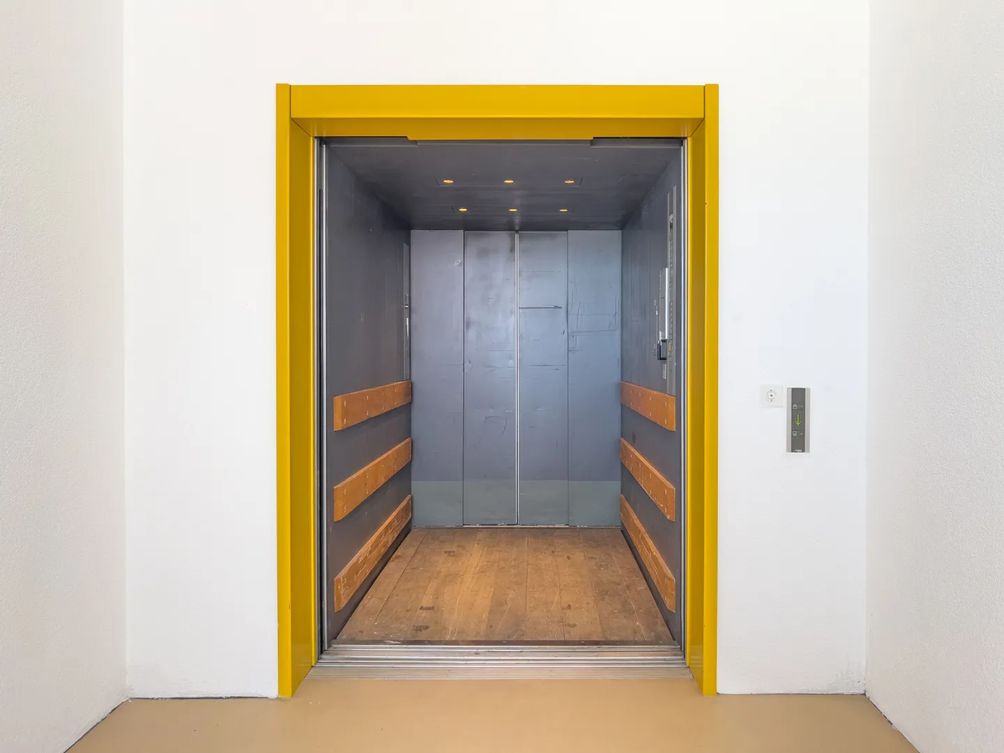ATELIER DI 420,2 M2 NEL CUORE DELLA ZONA INDUSTRIALE DI ZIMEYSA - Foto 8 di 9
