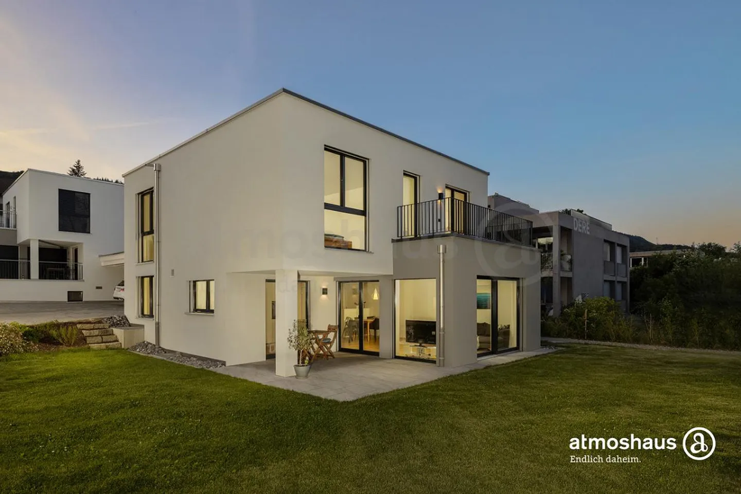 Charmantes Zweifamilienhaus: Modern, Sonniger Sitzplatz, mit Weitblick - Foto 1 von 5