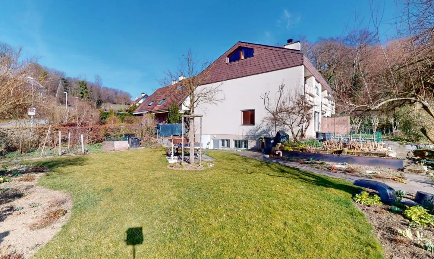 Casa a schiera con grande giardino e grande potenziale a Bettingen - Foto 3 di 13