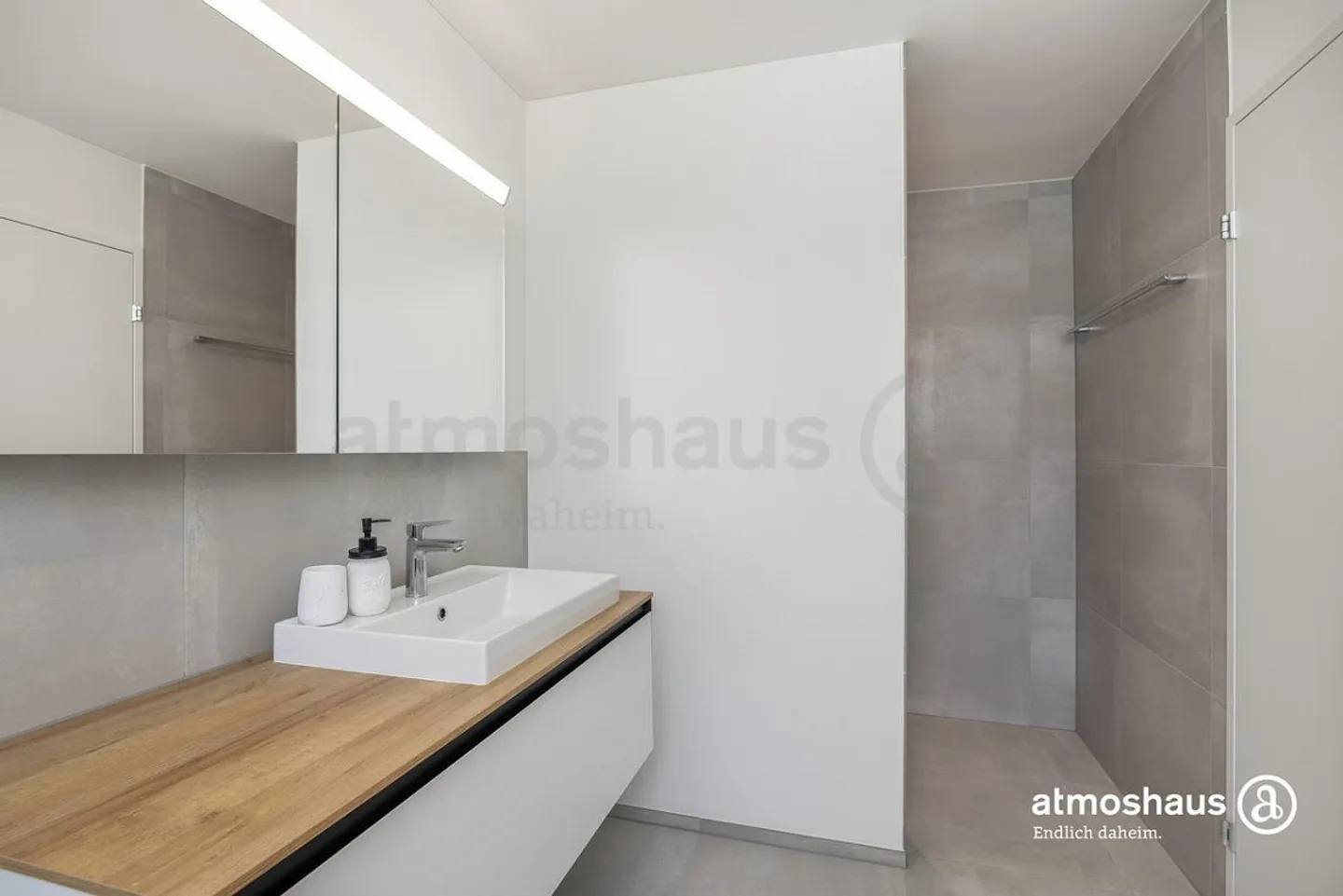 Charmantes Zweifamilienhaus: Modern, Sonniger Sitzplatz, mit Weitblick - Foto 5 von 5