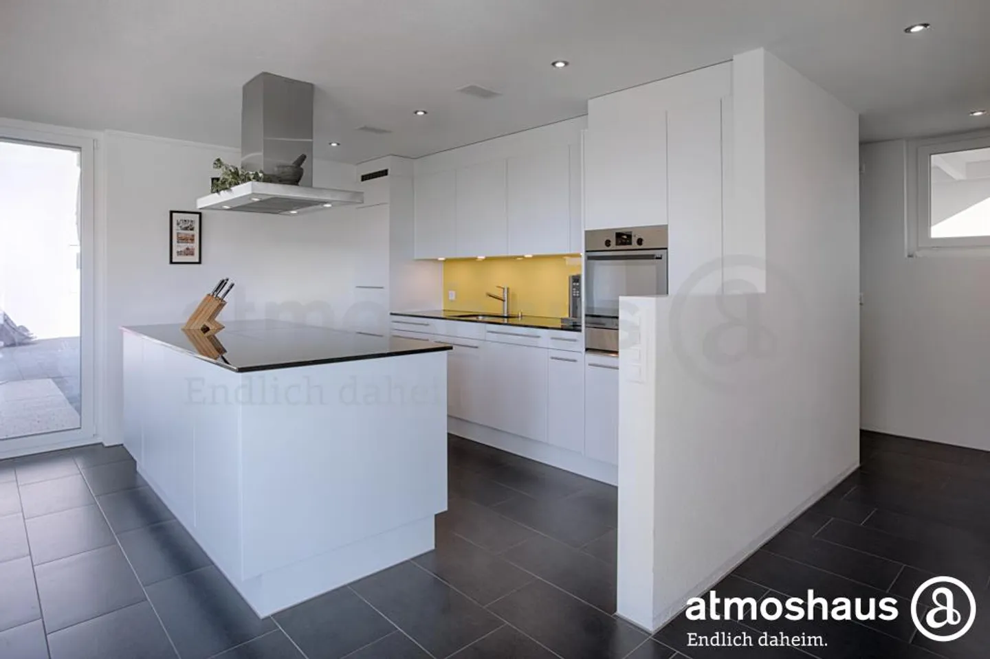 Charmantes Zweifamilienhaus: Modern, Sonniger Sitzplatz, mit Weitblick - Foto 3 von 5