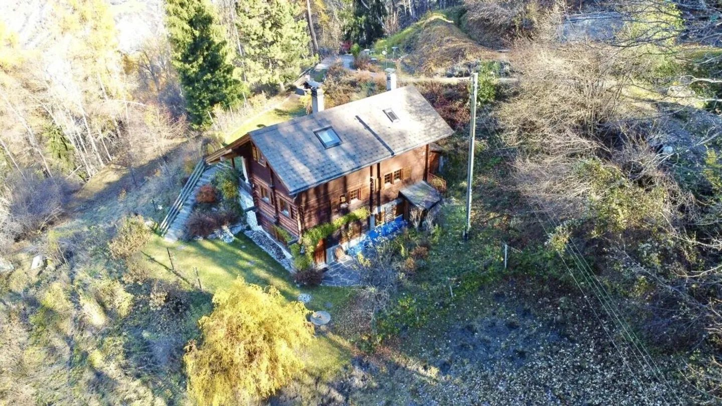 4,5-Zimmer-Chalet mit 5245m2 Grundstück - Foto 2 von 24
