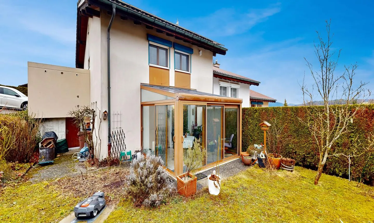 Maison Familiale Charmante avec Jardin - Photo 2 sur 11