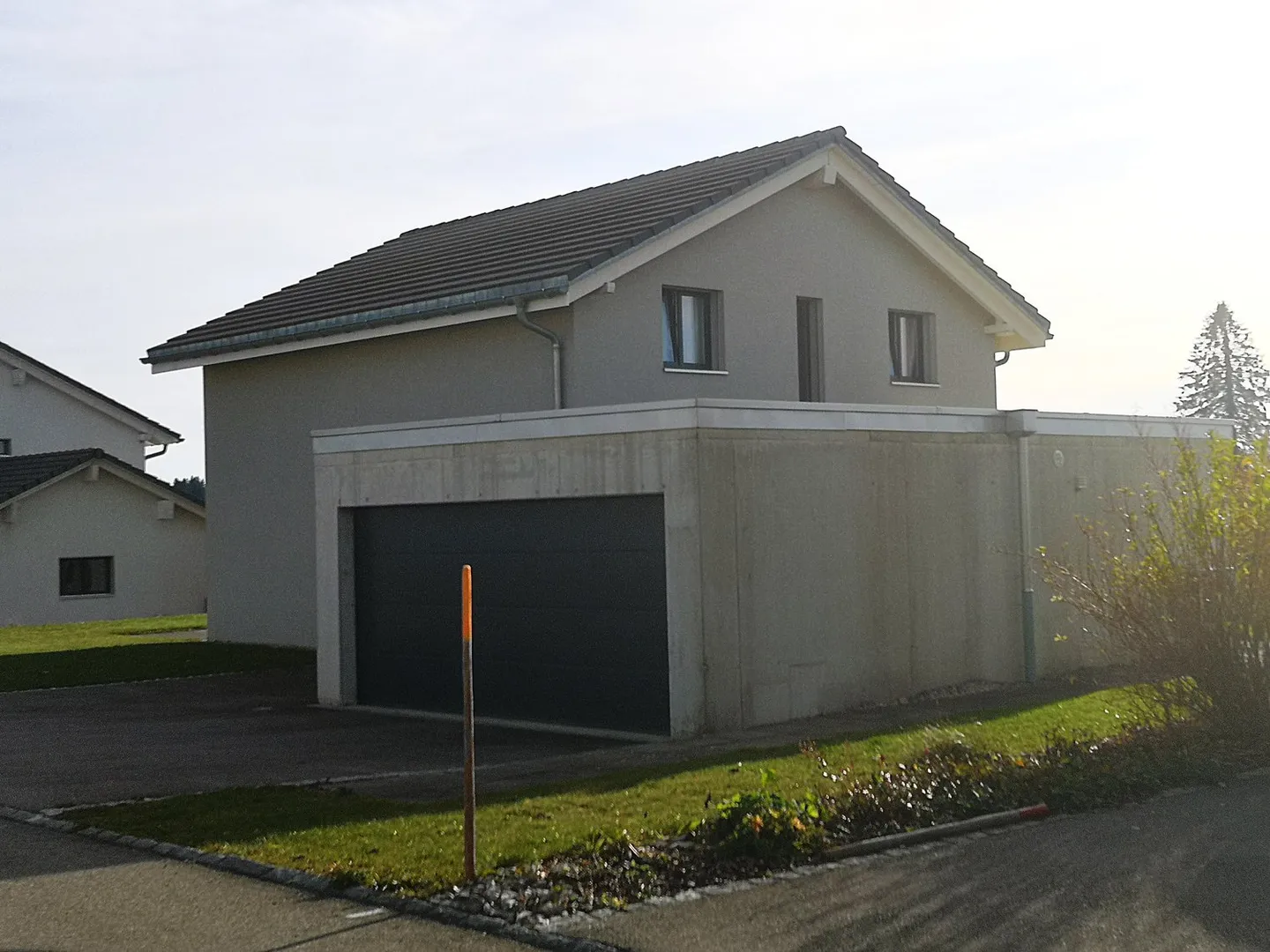 Grande maison bien entretenue de 2016, 6,5 pièces, double garage, terrasse, vue - Photo 3 sur 31