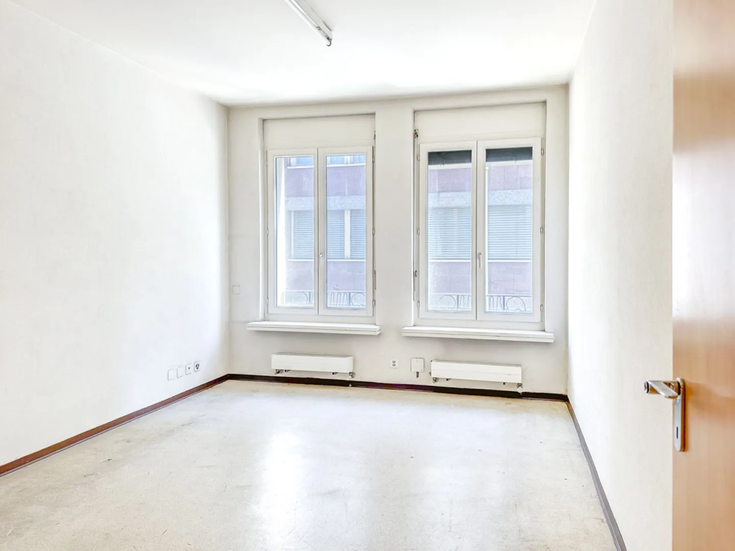 Retail space with window display in the center of Lugano - Photo 5 of 9