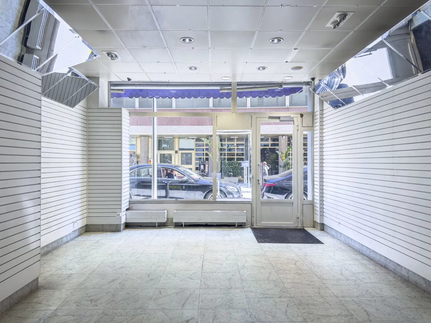 Retail space with window display in the center of Lugano - Photo 6 of 9