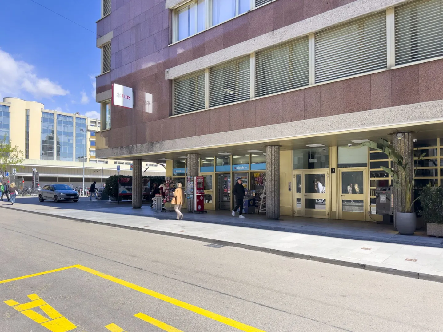 Retail space with window display in the center of Lugano - Photo 8 of 9