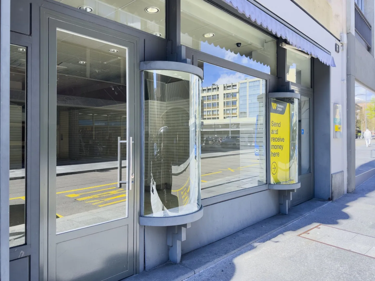 Retail space with window display in the center of Lugano - Photo 9 of 9