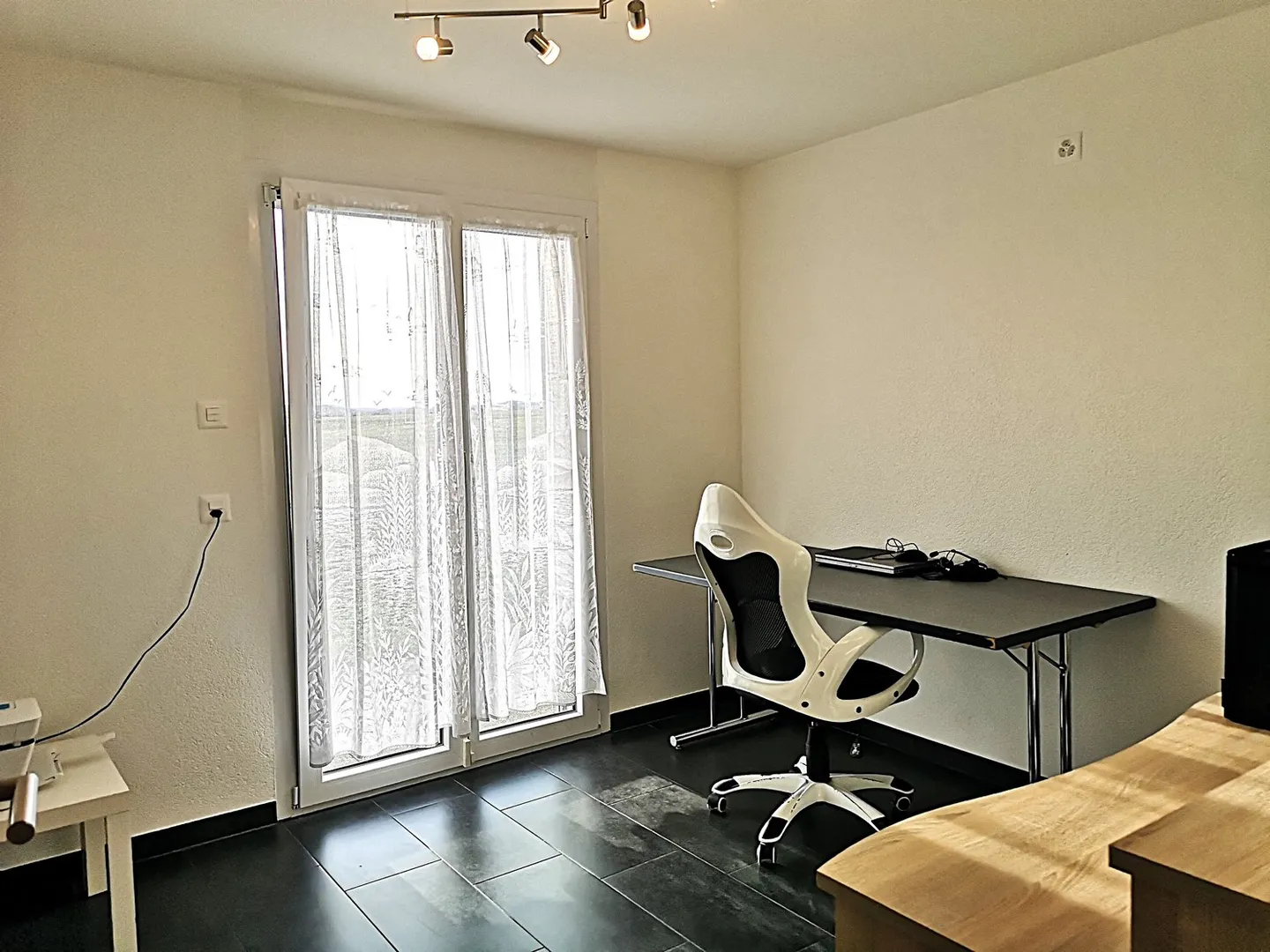 Grande maison bien entretenue de 2016, 6,5 pièces, double garage, terrasse, vue - Photo 16 sur 31