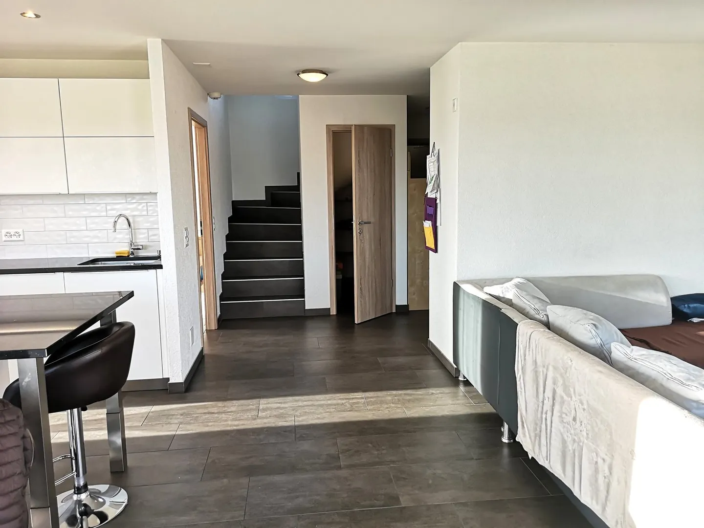 Grande maison bien entretenue de 2016, 6,5 pièces, double garage, terrasse, vue - Photo 18 sur 31