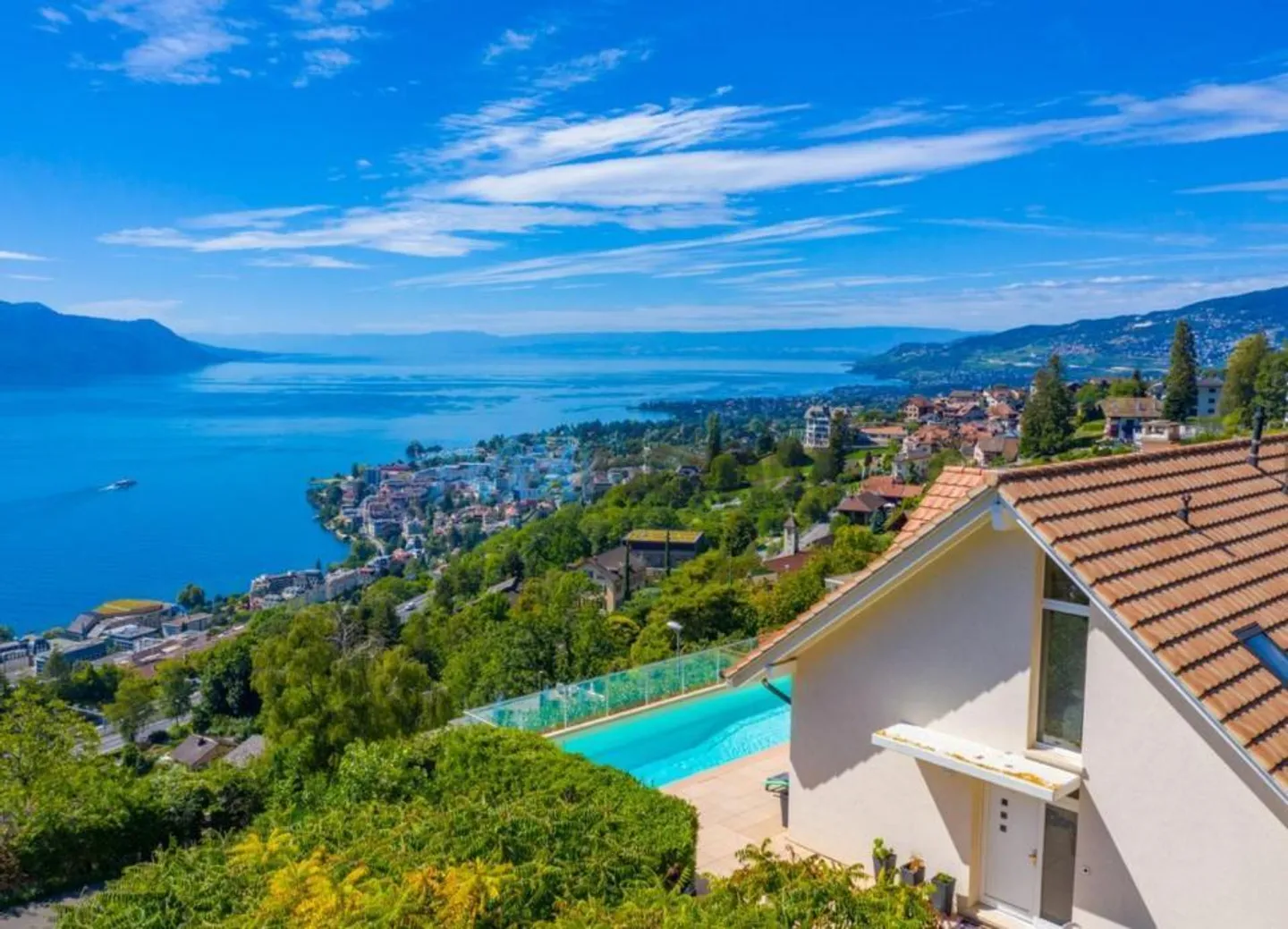 Magnificent Lake View for this 5.5-Room Villa - Photo 2 of 9