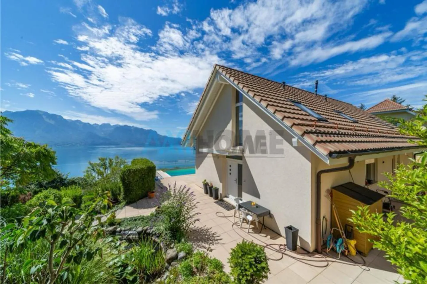 Magnificent Lake View for this 5.5-Room Villa - Photo 4 of 9