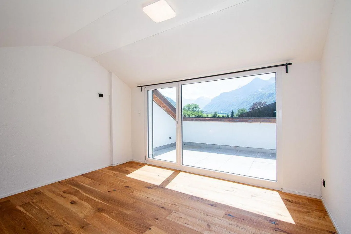 🏡 Casa a schiera 4.5 stanze con terrazza sul tetto e vista montagna - Ideale per famiglie - Foto 1 di 15