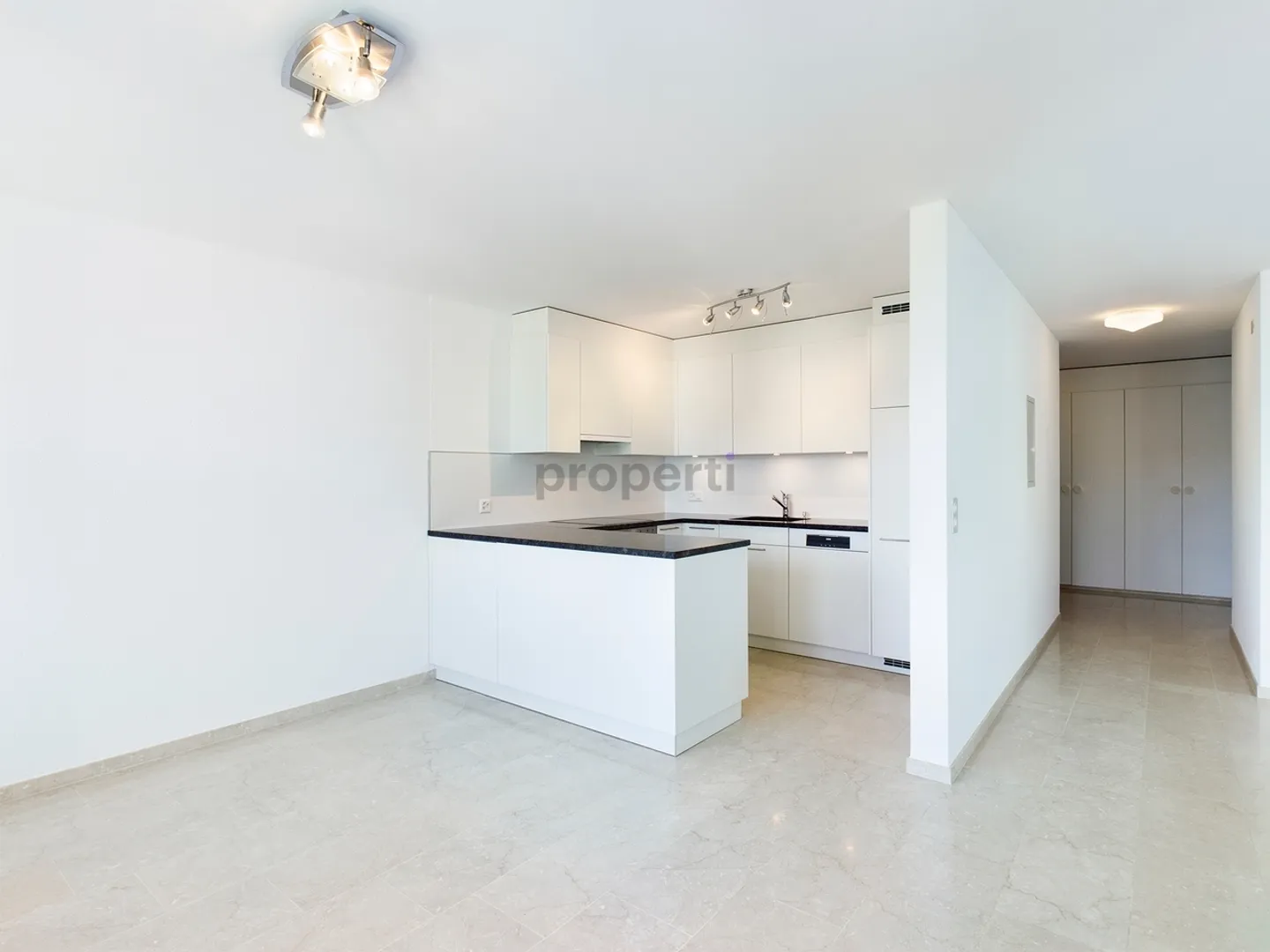 Appartement lumineux de 4,5 pièces dans un emplacement familial - Photo 1 sur 10