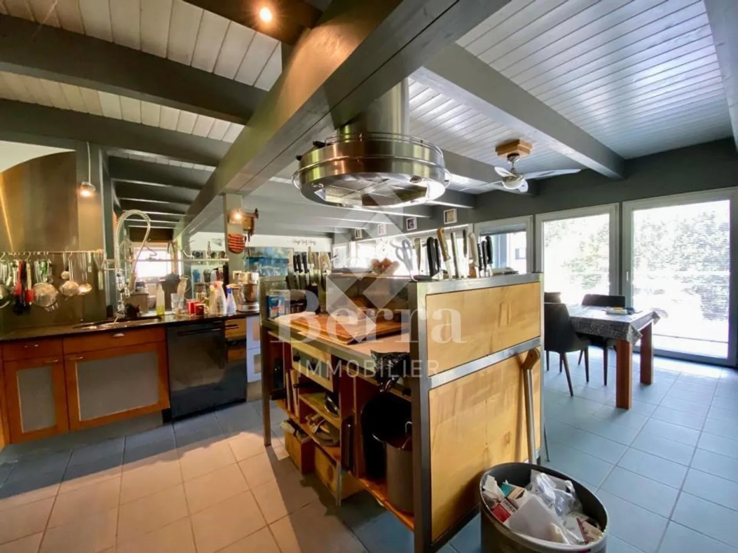 Villa indipendente dell'architetto al confine della foresta - Foto 8 di 13