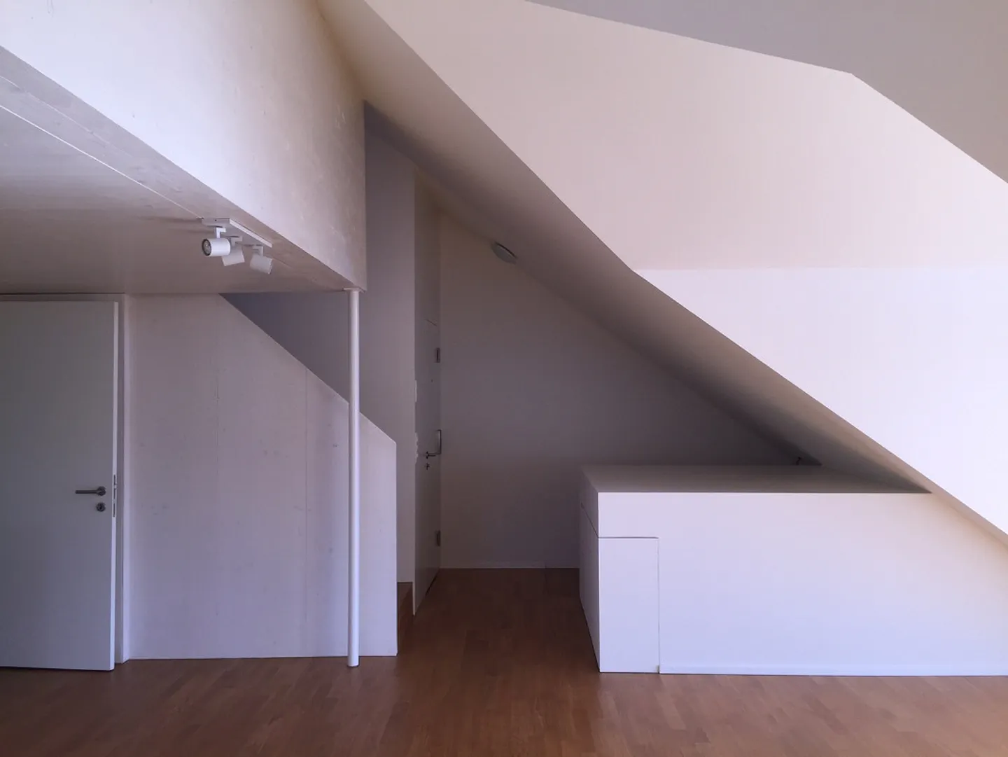 Eccezionale attico con 3 camere nel centro di Binningen - Foto 10 di 12