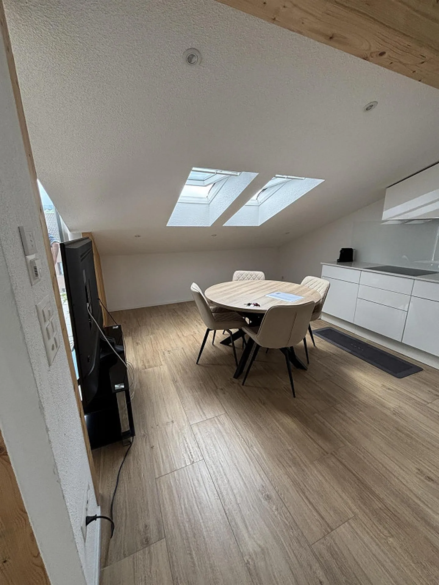 Cercasi nuovo inquilino per appartamento di 2,5 stanze - Foto 2 di 13