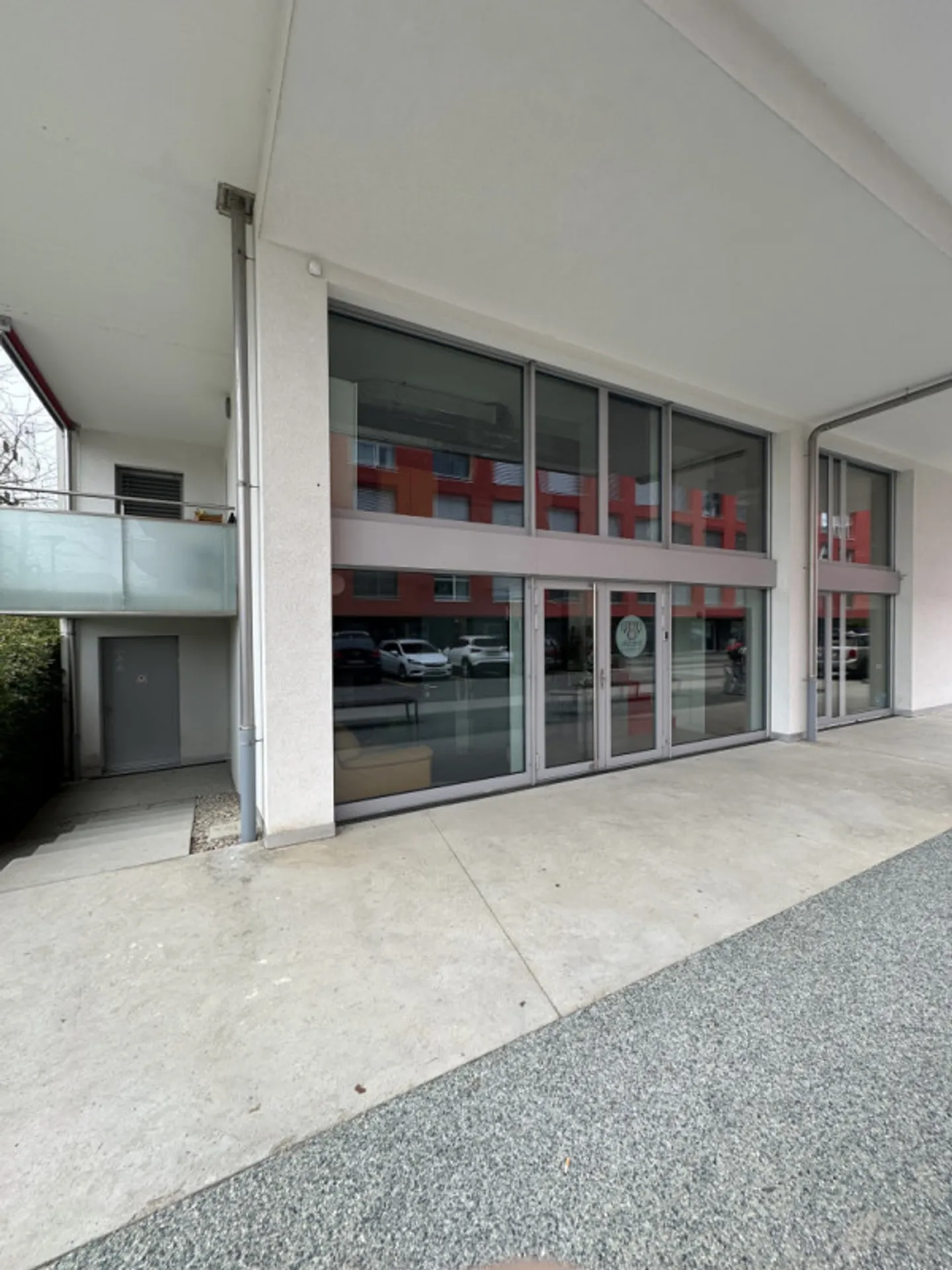 Modern commercial space - Take advantage of the drop in rates and prices! - Photo 2 of 7