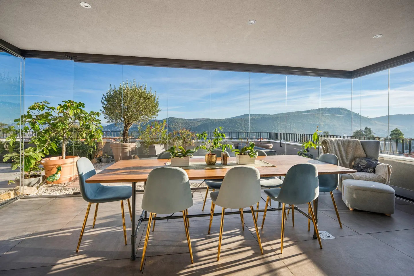 Exclusive 4.5-room penthouse with a view and privacy - Photo 5 of 6