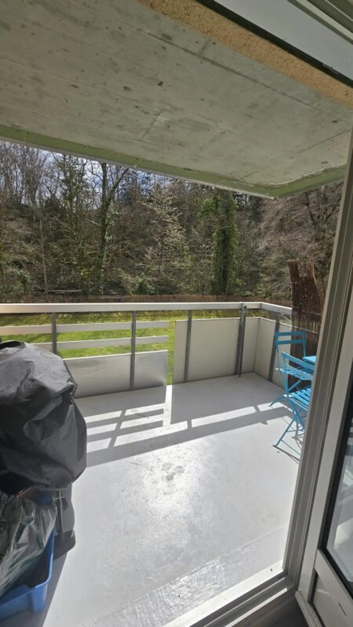 Bel appartement dans quartier calme - Photo 3 sur 8