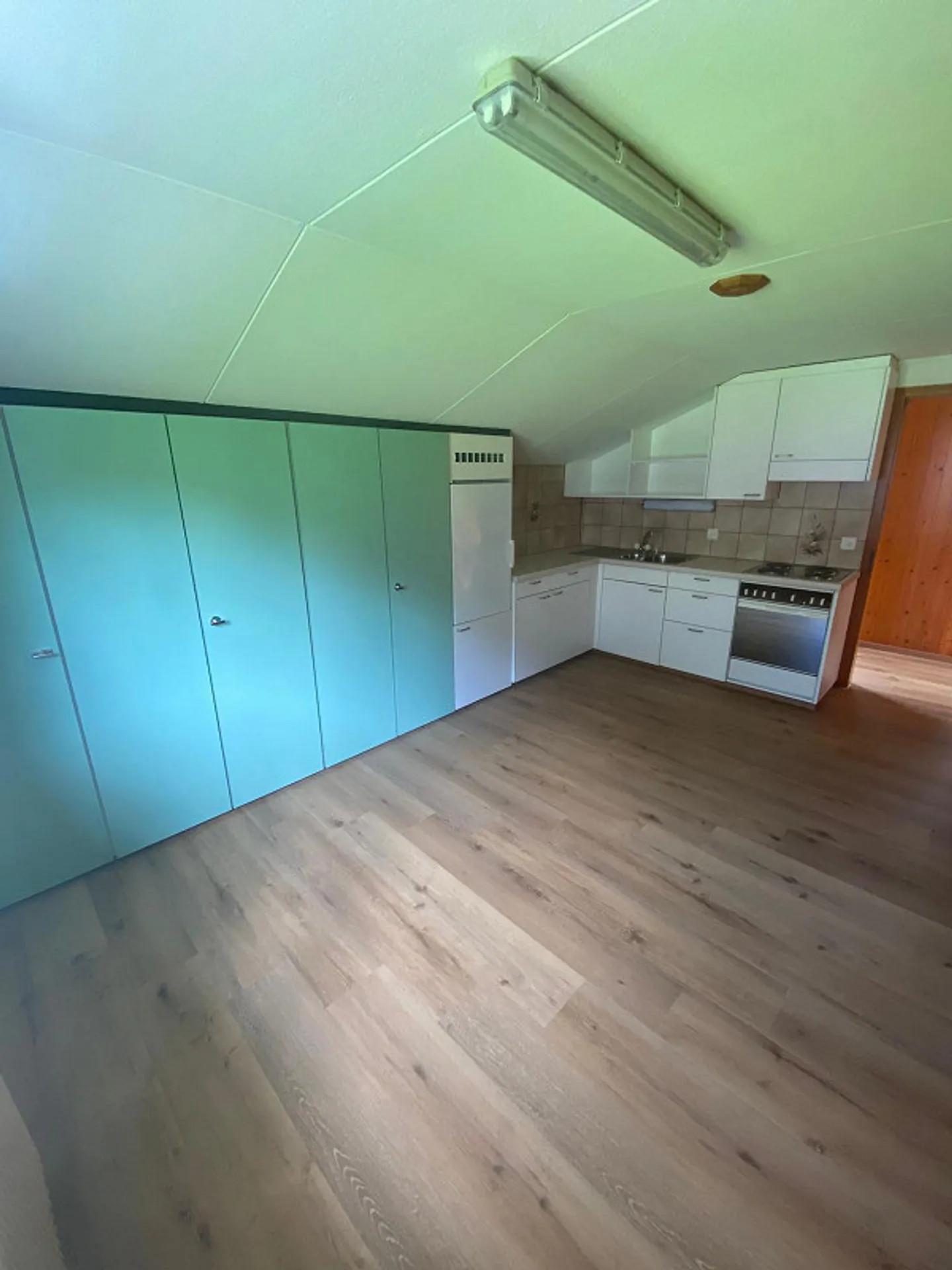 Quietly located 2.5 room apartment - Photo 3 of 8