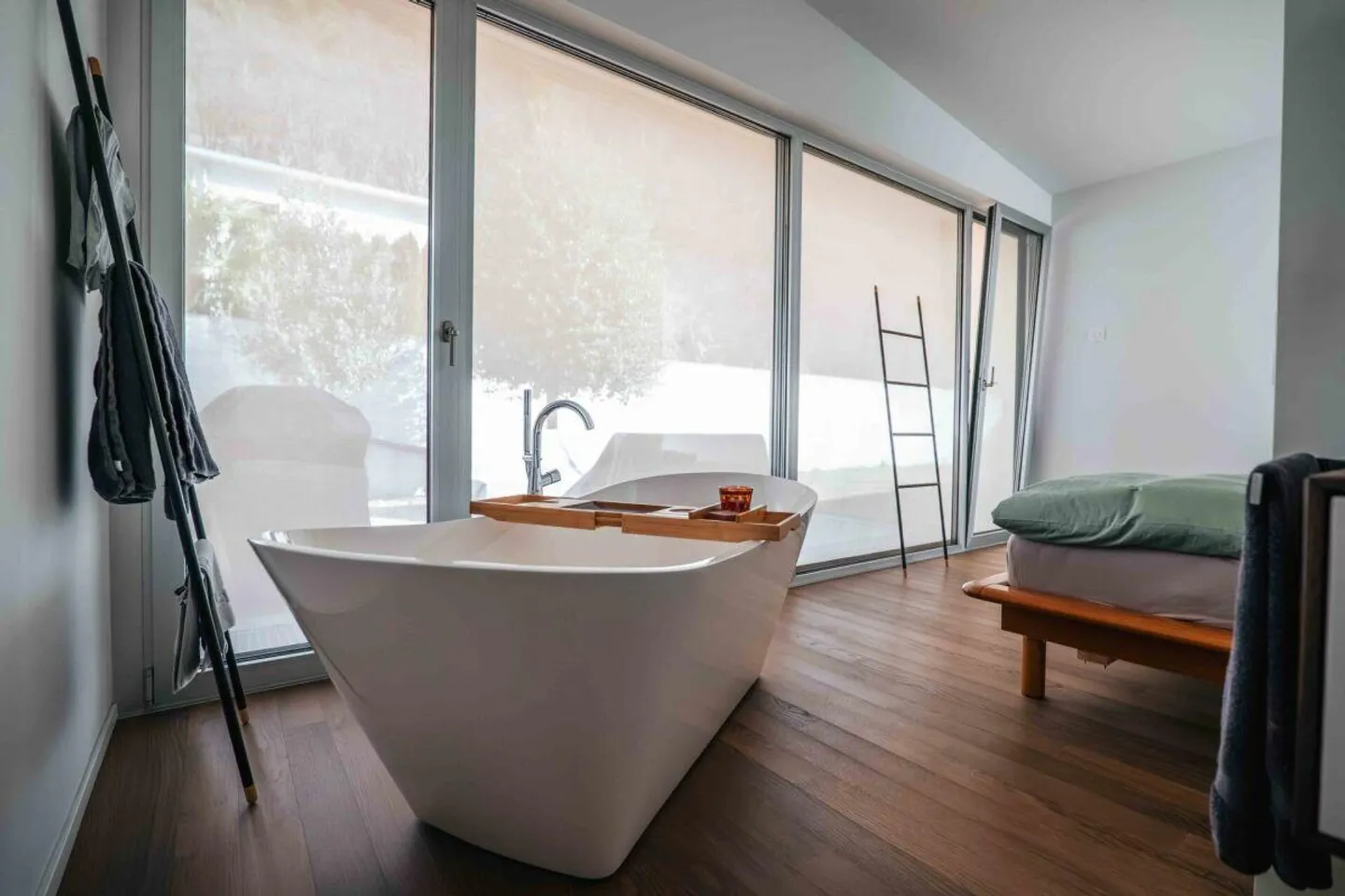 Modern and spacious 5.5-room villa in a quiet location in Cresciano - Photo 9 of 30