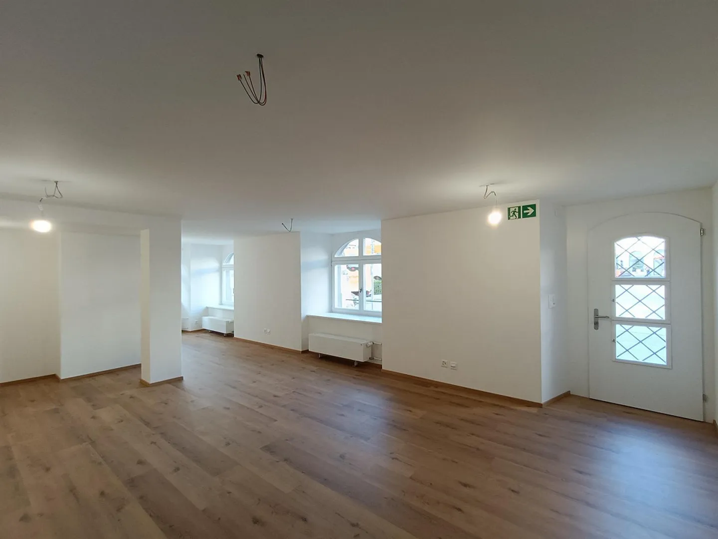 Commercial space with forecourt in a preferred location in a historic building - Photo 2 of 6