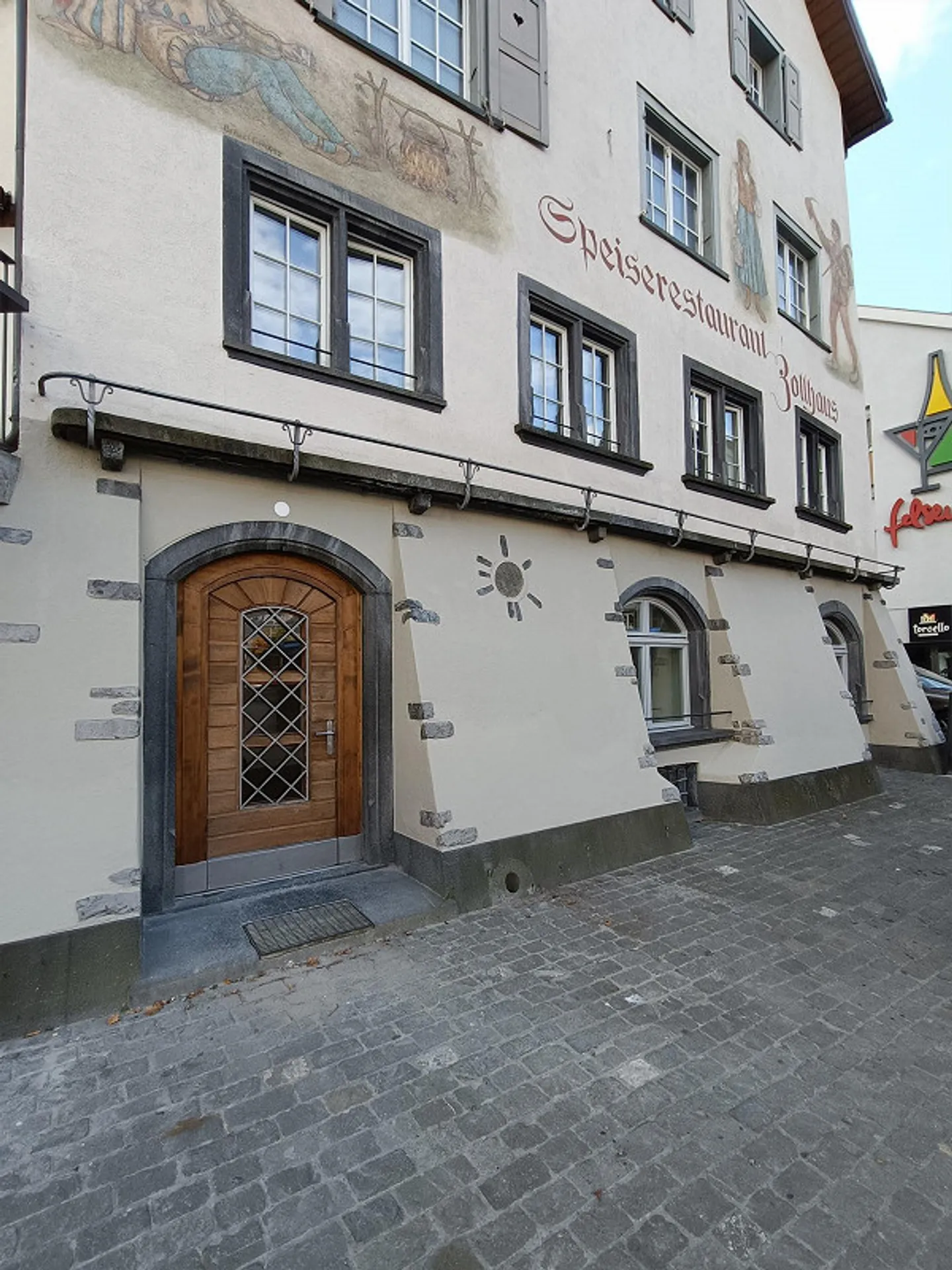 Commercial space with forecourt in a preferred location in a historic building - Photo 5 of 6