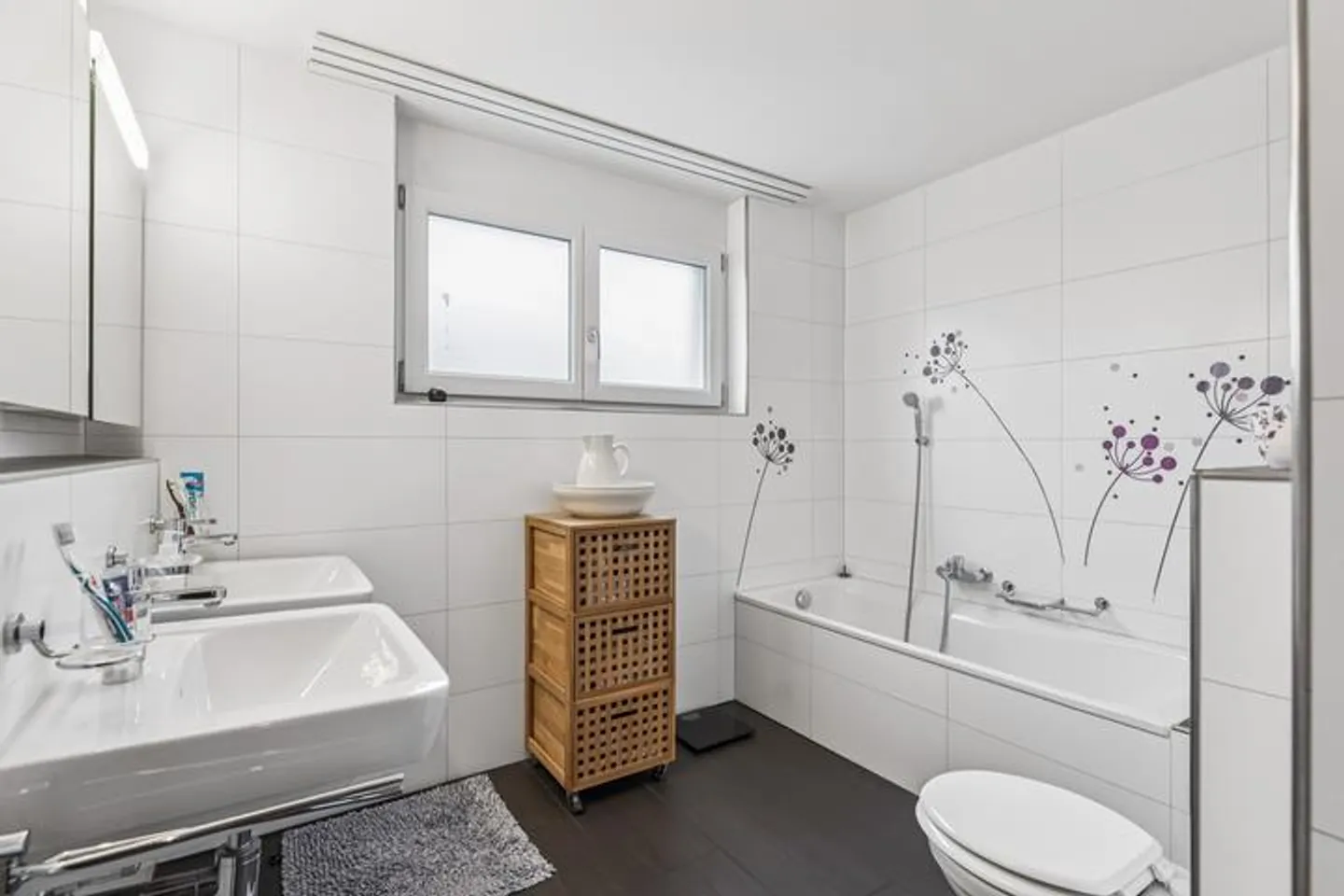 LARGE & MODERN 4.5 ROOM APARTMENT IN AADORF - Photo 6 of 9