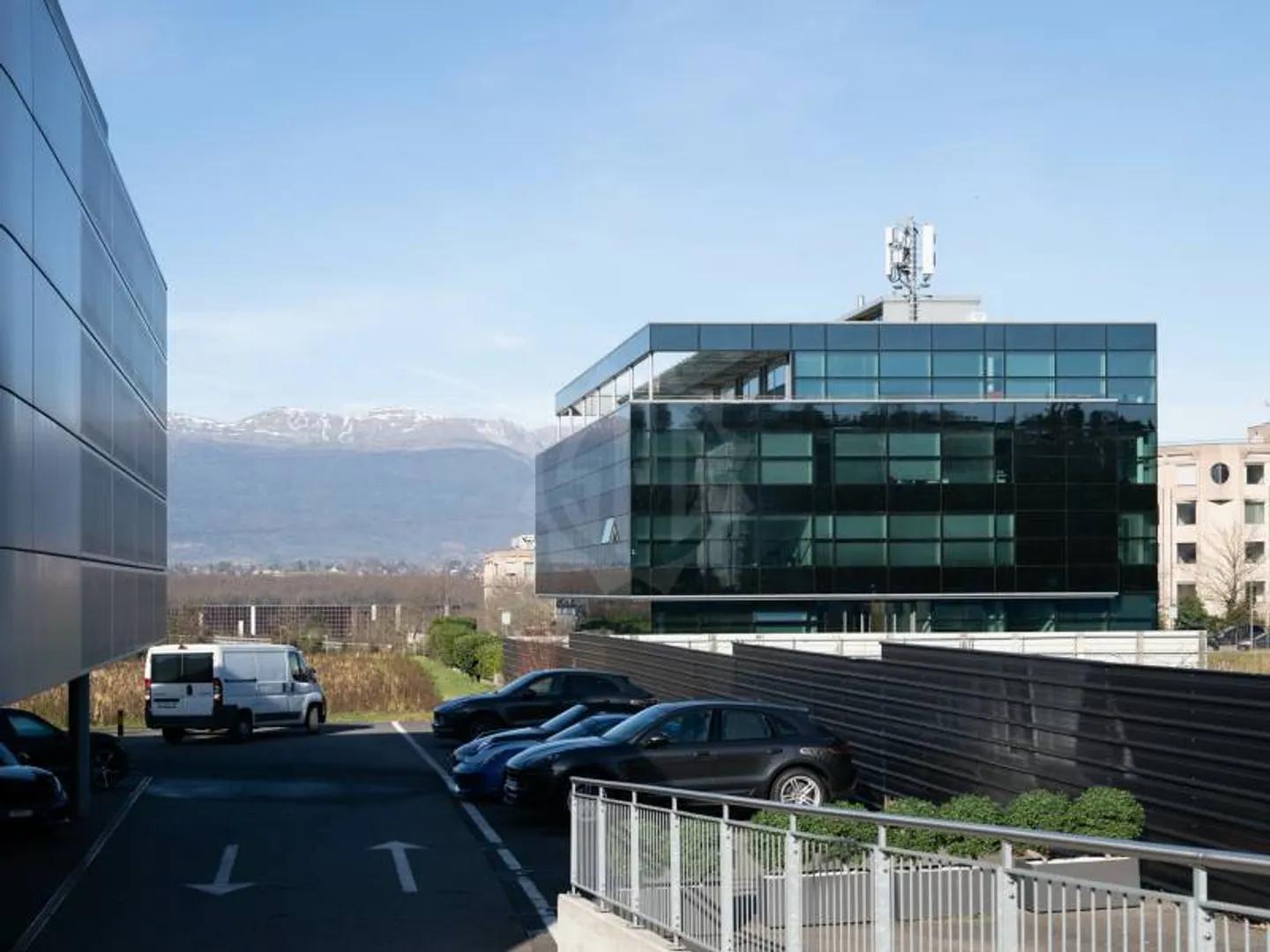 Large offices - Le Grand-Saconnex - Photo 2 of 10