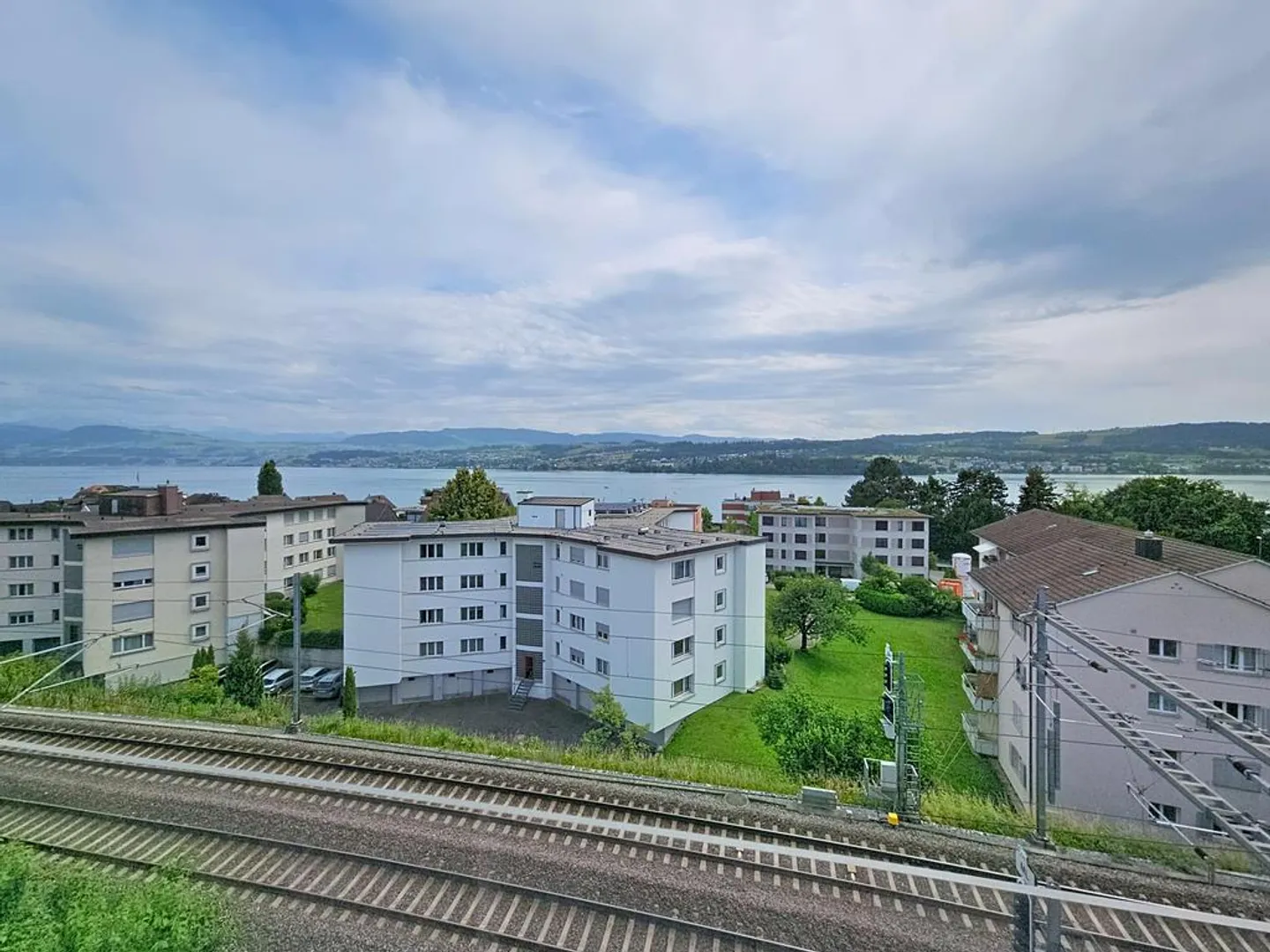 4-room apartment with stunning lake view in Meilen - Photo 1 of 6