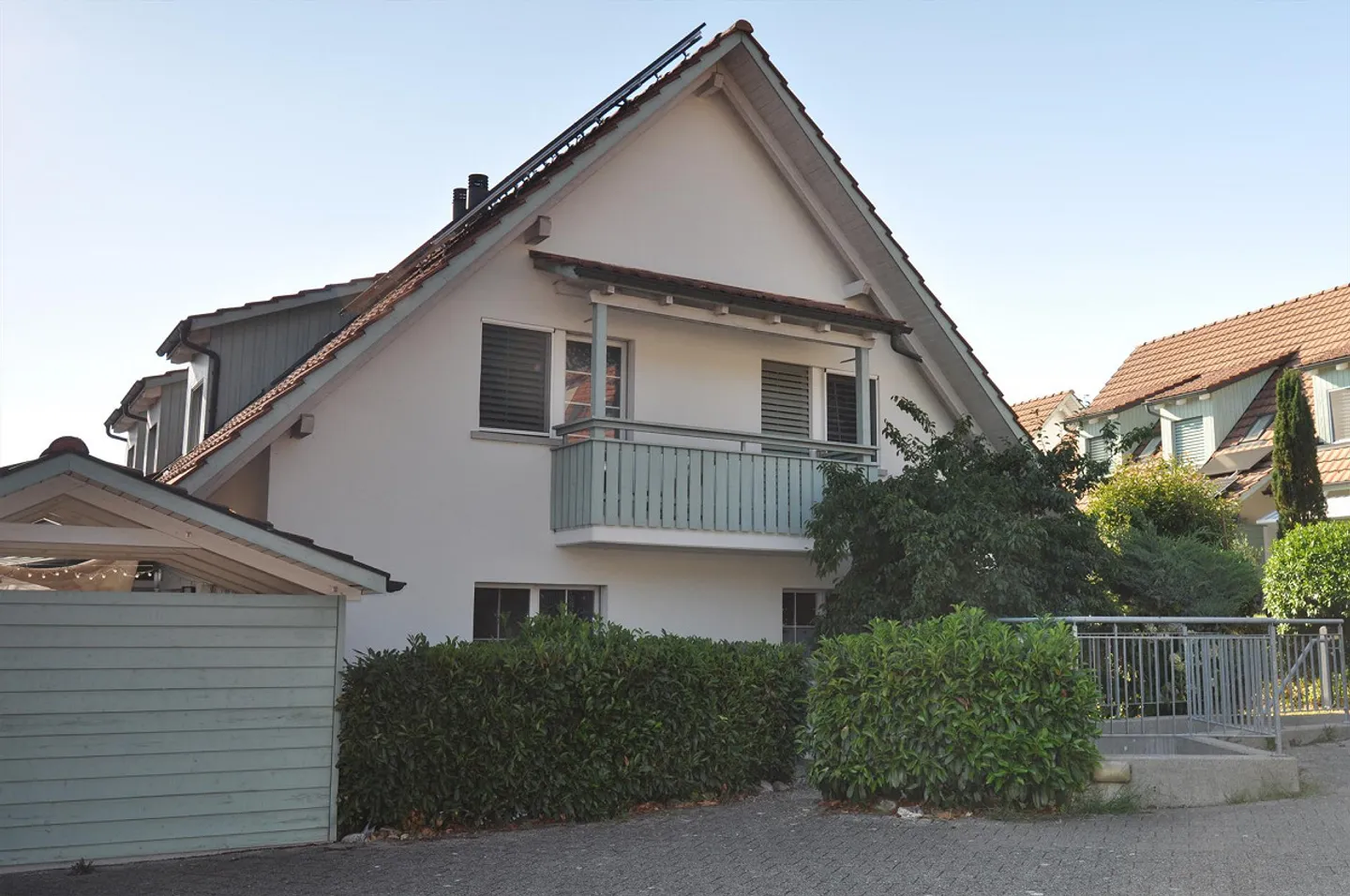 Charmantes 5.5-Zimmer-Doppeleinfamilienhaus in Rumlikon - Photo 2 of 12