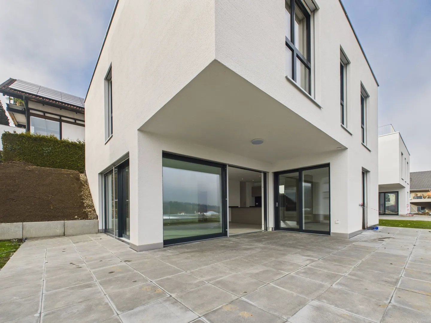 Modernes Familienhaus mit Weitblick - Foto 1 von 16