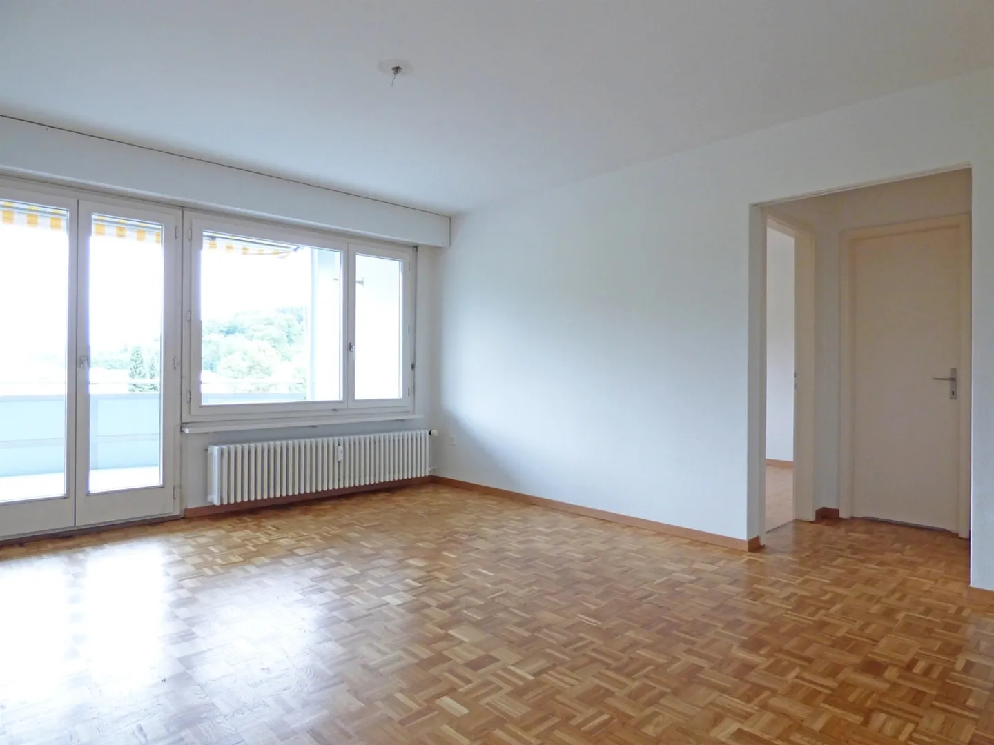 Bright apartment in a green location! - Photo 3 of 7
