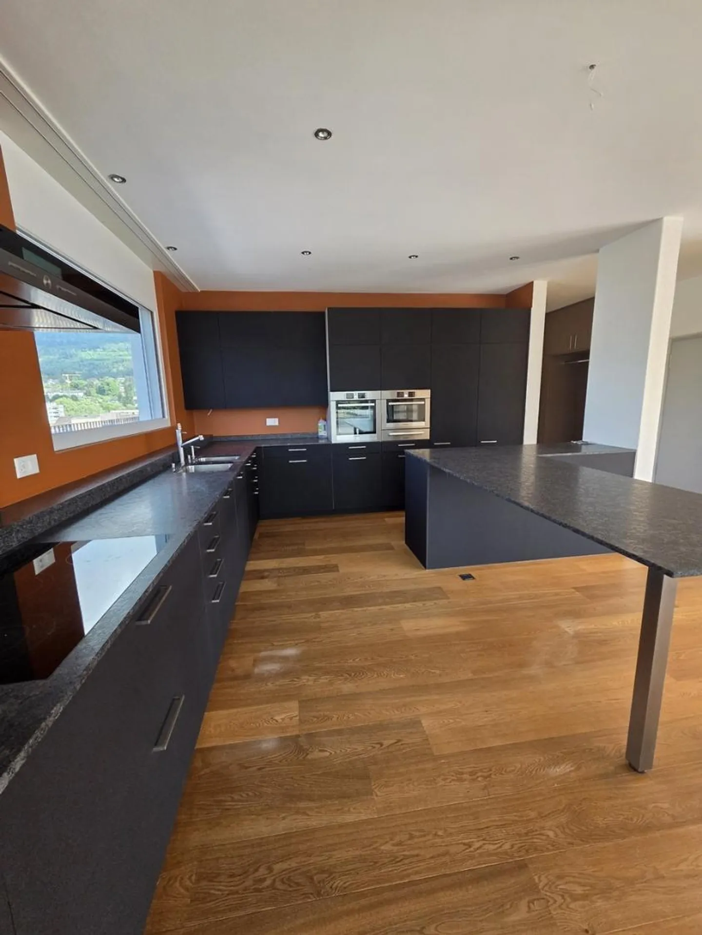 Appartamento eccezionale al 6° piano con vista mozzafiato su Delémont - Foto 1 di 13