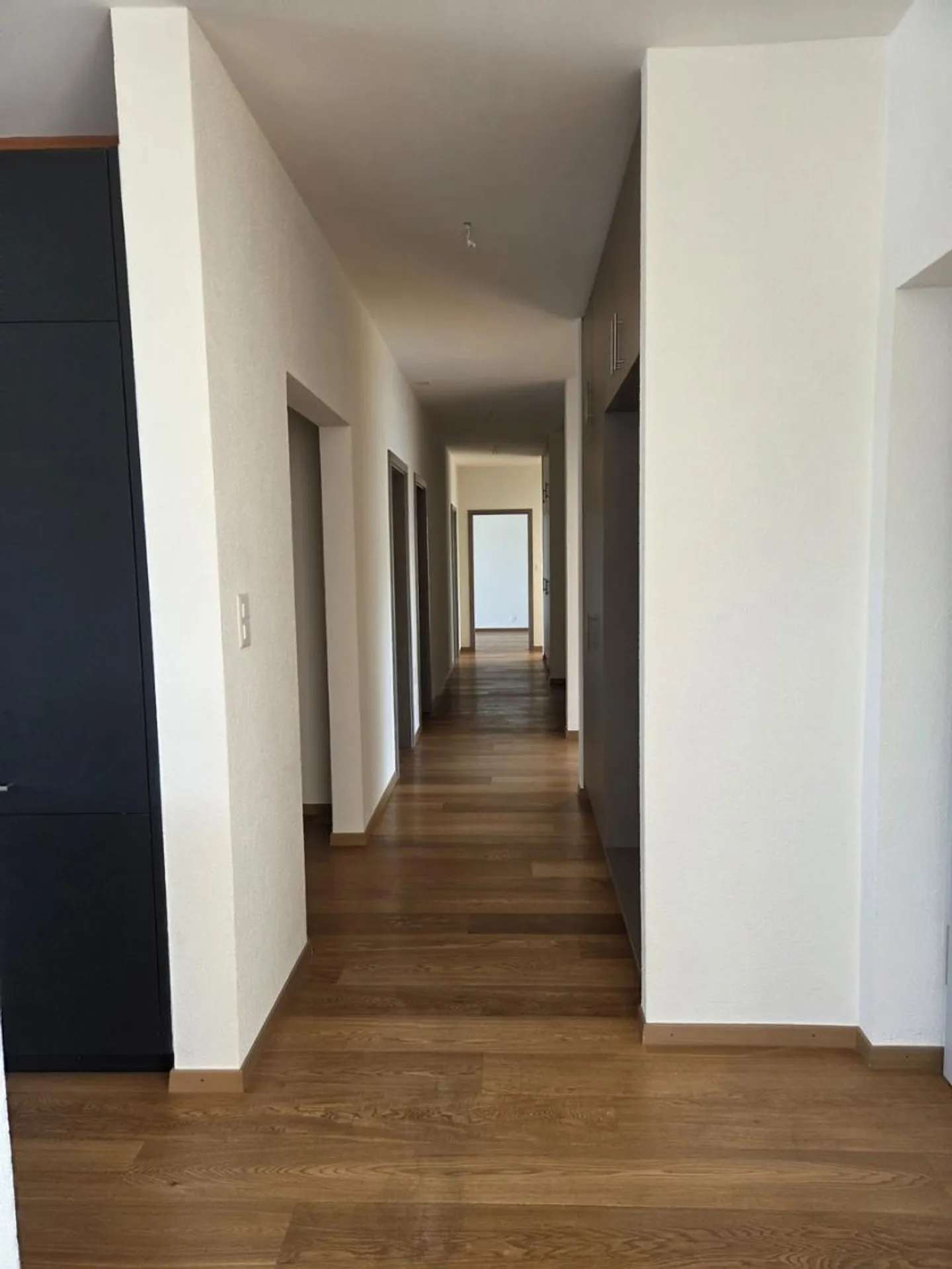 Appartamento eccezionale al 6° piano con vista mozzafiato su Delémont - Foto 3 di 13