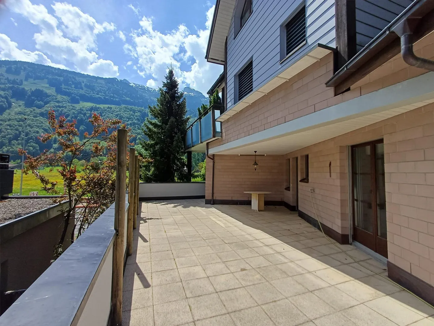 Appartamento affascinante 4.5 stanze, terrazza di 60 mq, vicino alla natura, privacy - Foto 3 di 12