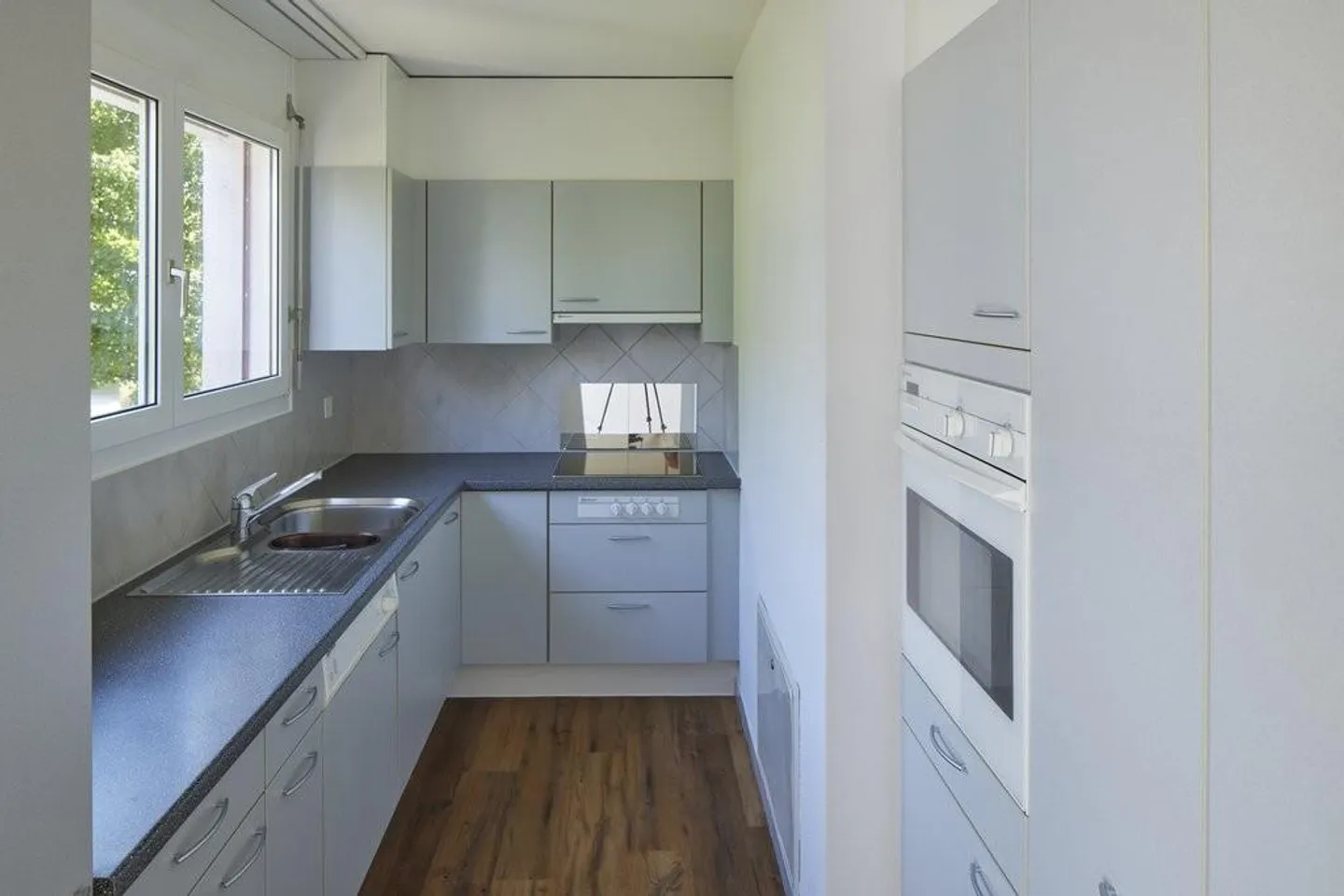 4.5 Room Apartment with a View of the Green - Photo 2 of 8