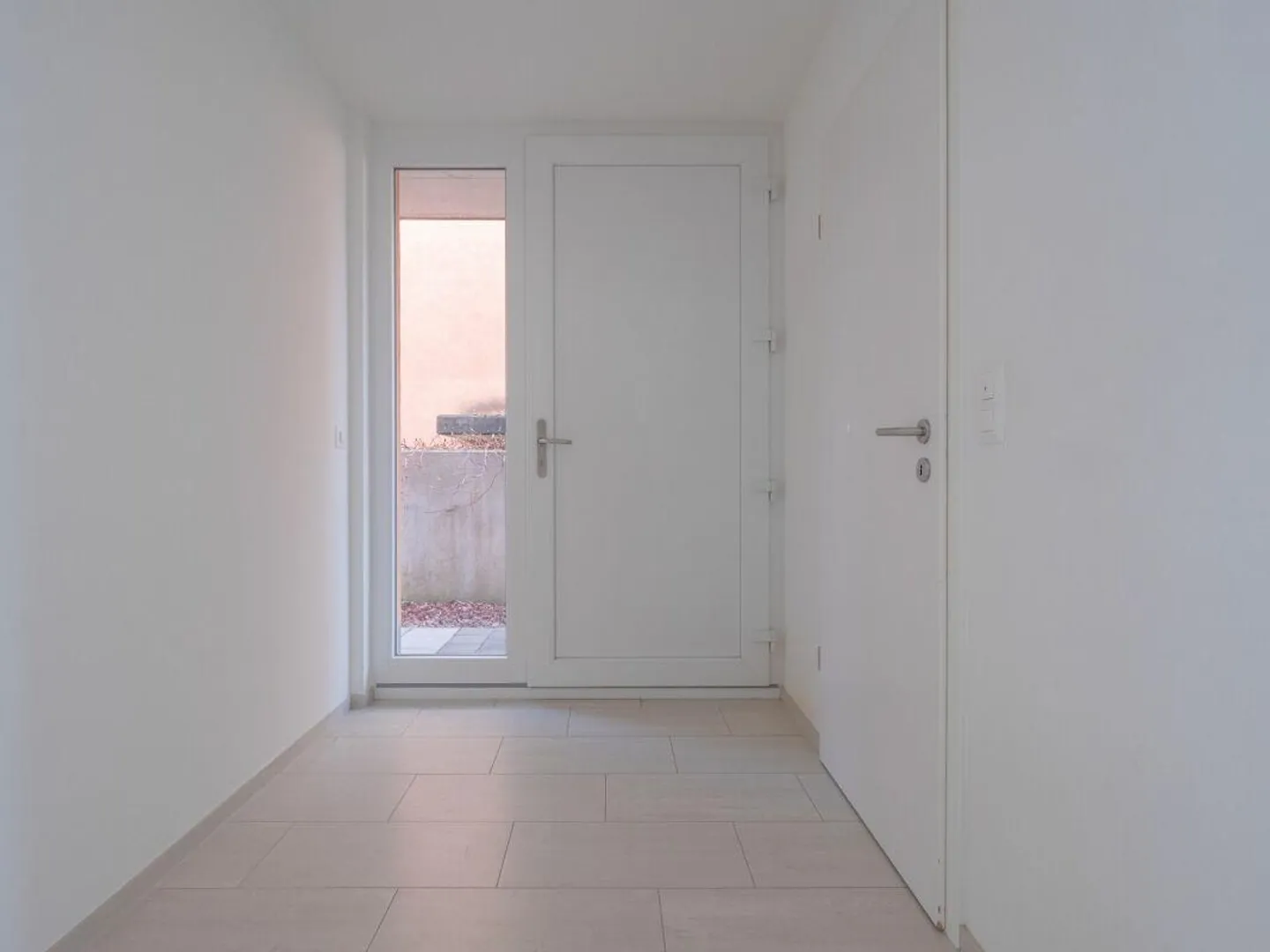 Maison d'angle moderne de 4,5 pièces avec beaucoup d'espace - Photo 2 sur 13
