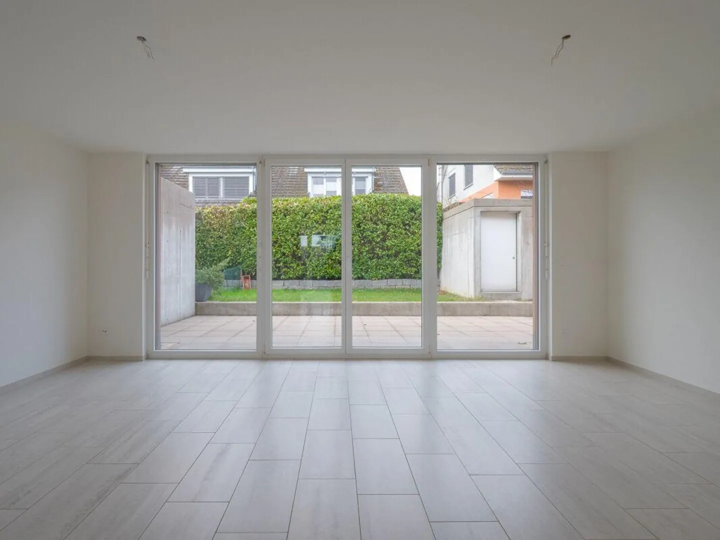 Maison d'angle moderne de 4,5 pièces avec beaucoup d'espace - Photo 4 sur 13