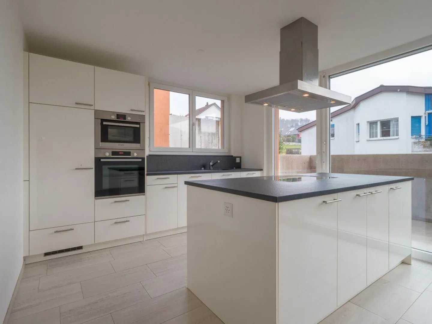 Maison d'angle moderne de 4,5 pièces avec beaucoup d'espace - Photo 1 sur 13